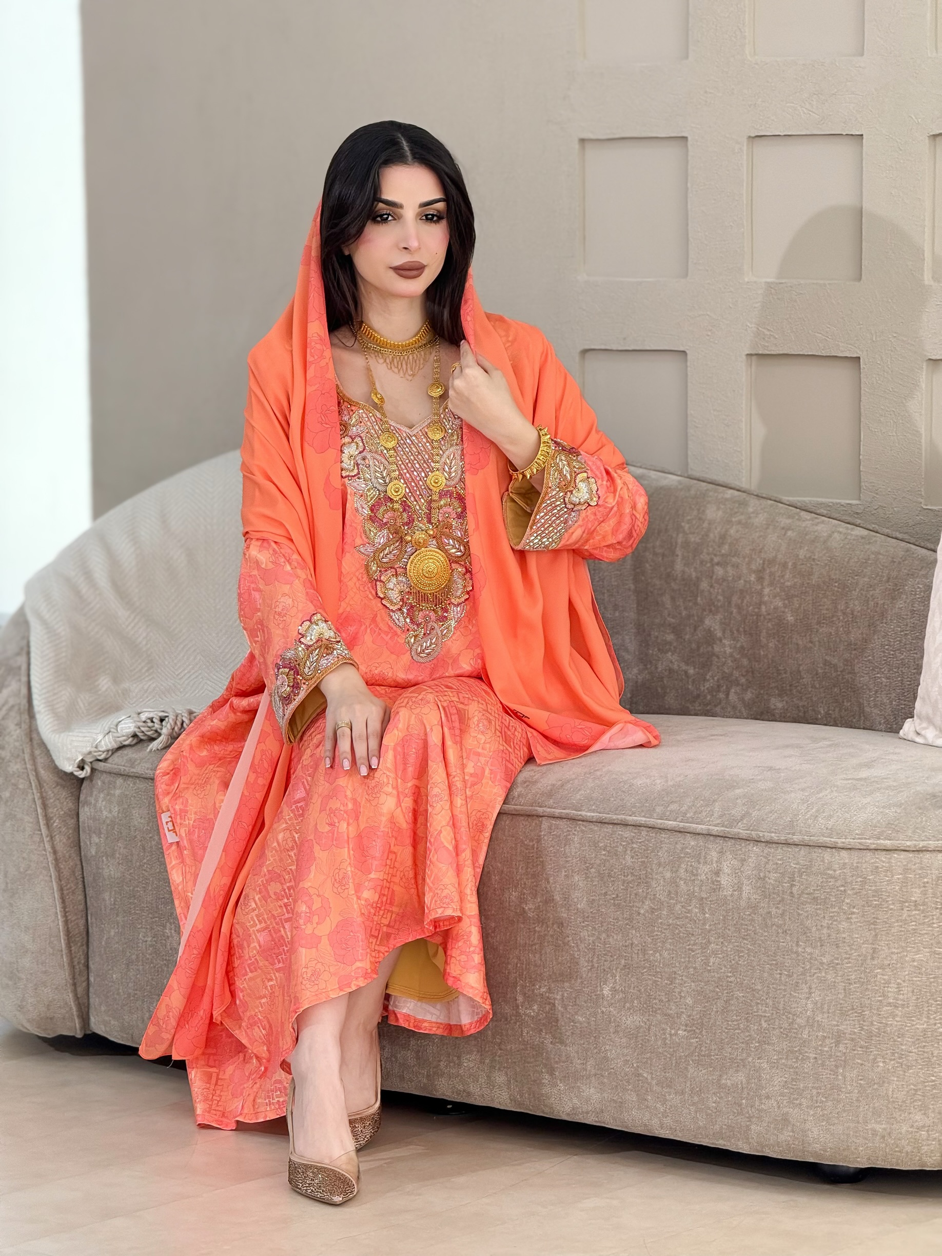 مخور دثار المميز باللون المشمشي