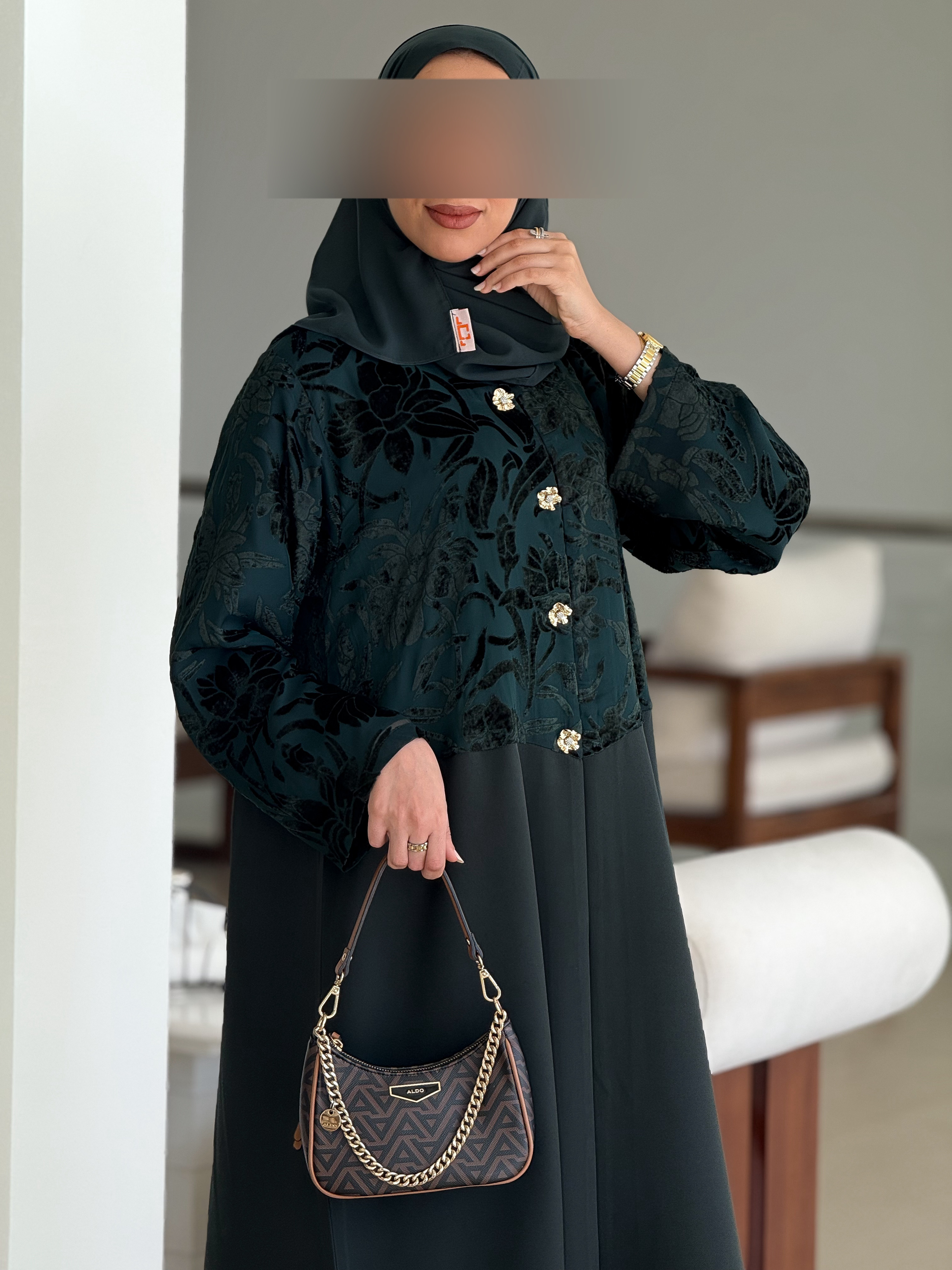 عباة المخمل باللون الأخضر الملكي